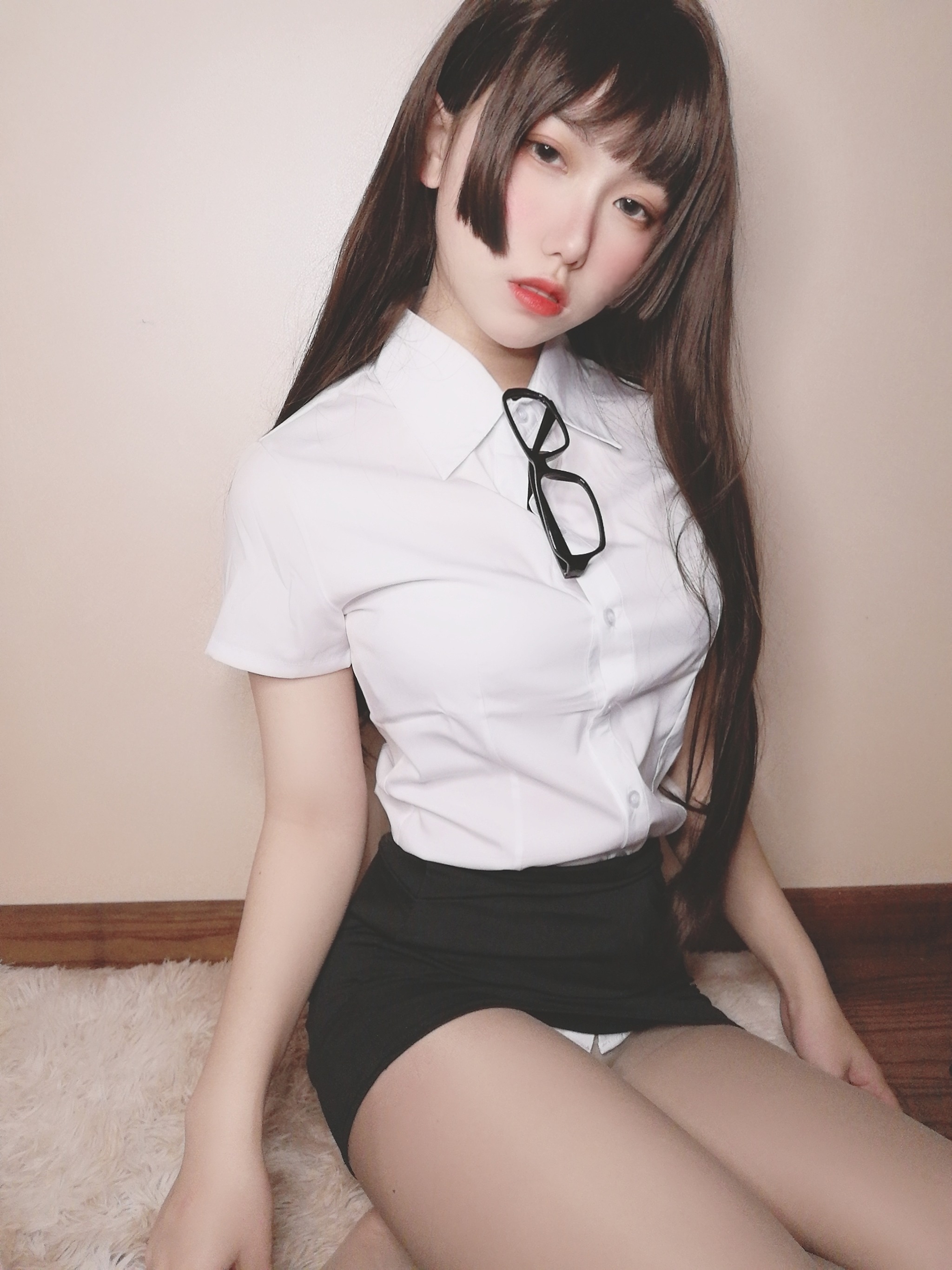 芋圆侑子 - NO.010 醉酒小秘书 [53P4V]-XikXak